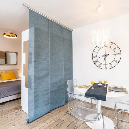 Studio Jakov شقة